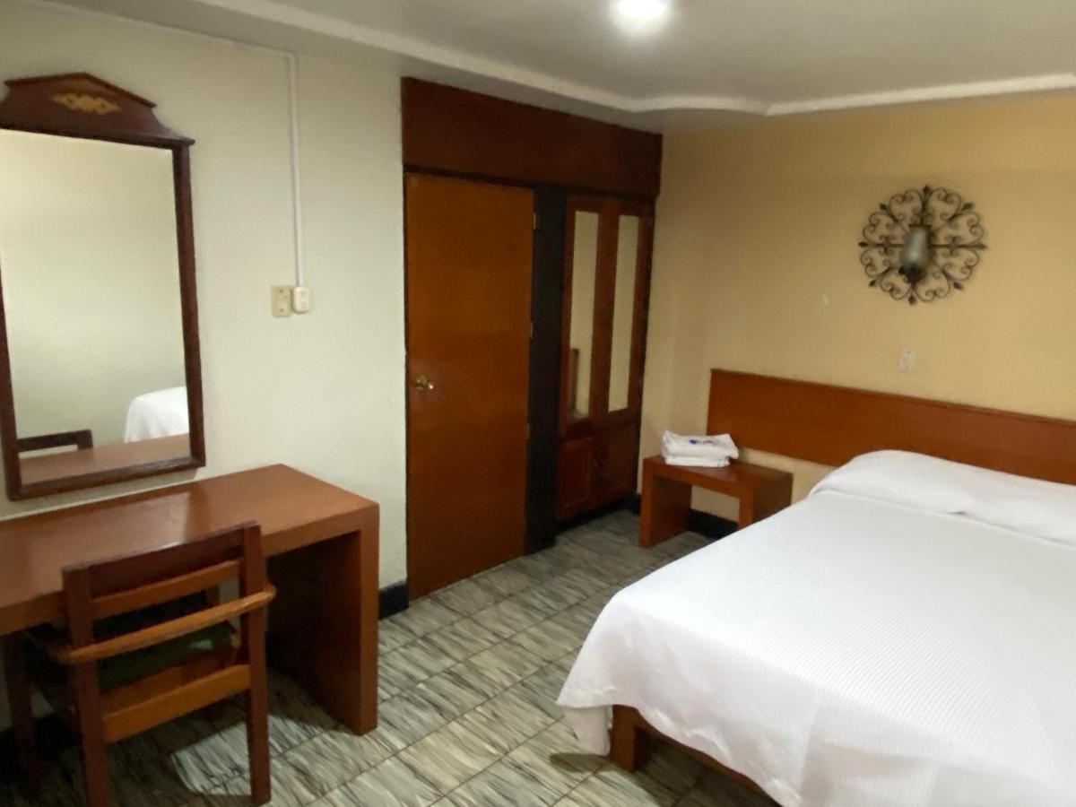 Hotel Flamingos De Ciudad Guzman Kültér fotó
