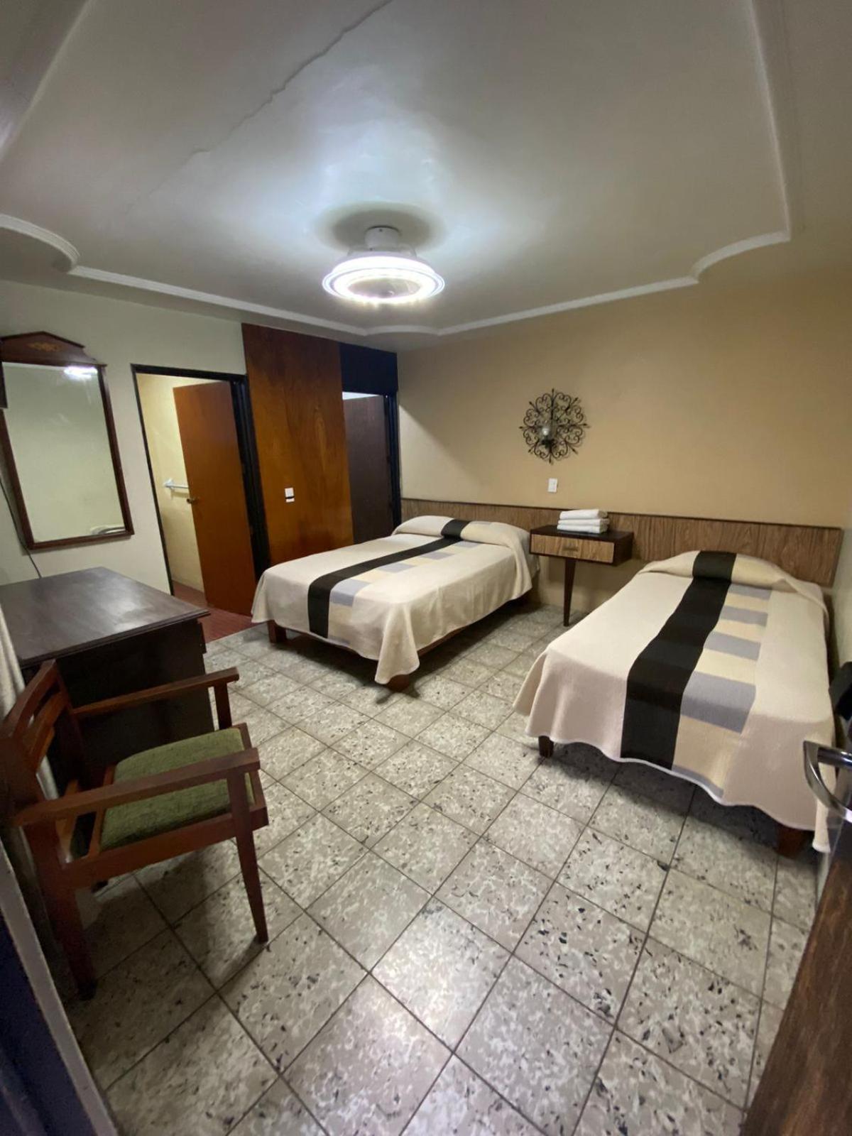 Hotel Flamingos De Ciudad Guzman Kültér fotó